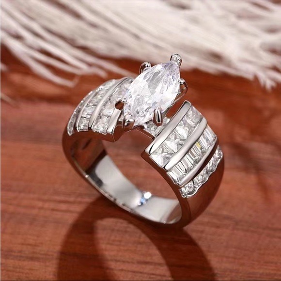 New Women’s 925 Silver Beautiful Diamond Ring - Picture 8 of 10